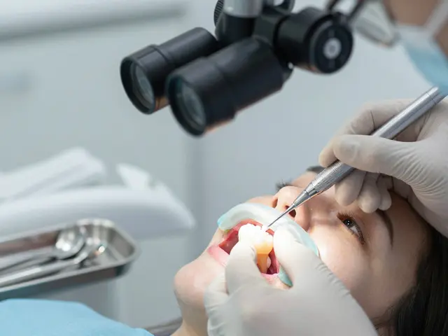 V čem je lepší bílá plomba? Porovnání s jinými materiály a co si pamatovat při výběru