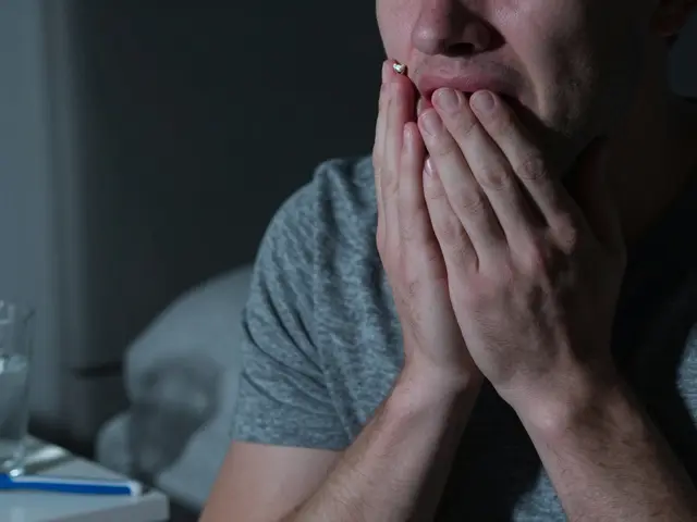 Co dělat, když bolí zub pod korunkou? Praktické kroky a co neudělat