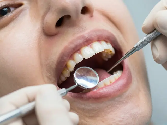 Jak zubař pozná, že vapujete? Pravda o bělicích páskech a vlivu e-cigaret na zuby