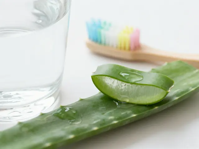 Jak uklidnit bolavé dásně a vyřešit podráždění po rovnátkách